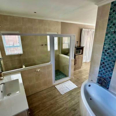 Family Of5 Room Accommodation Retreat On Main Bed And Breakfast
