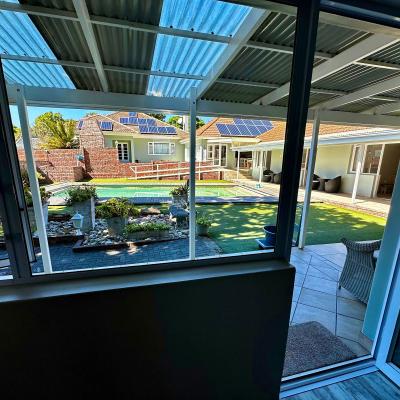 Retreat On Main Pe Accommodation Pool Side Image2