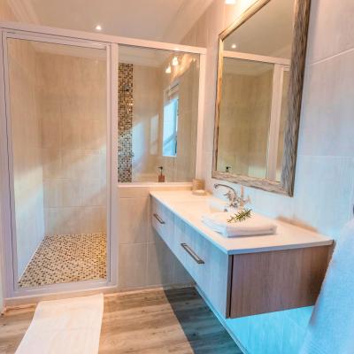 Retreat On Main Pe Accommodation Pool Side Openplan Image5
