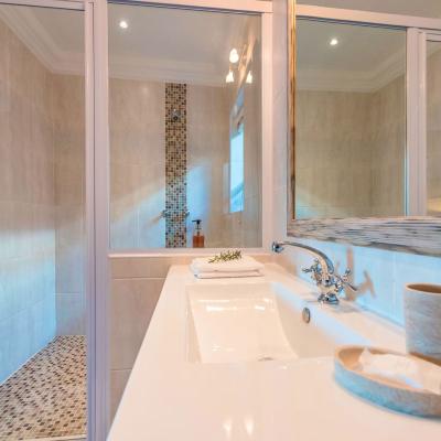 Retreat On Main Pe Accommodation Pool Side Openplan Image6