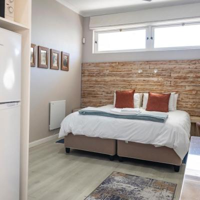 Retreat On Main Pe Accommodation Withkitchenette Image1